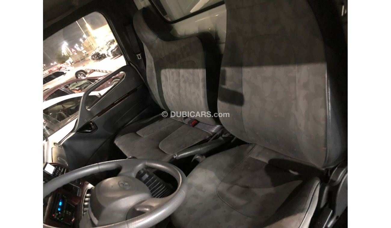 Hyundai HD 72 ثلاجة