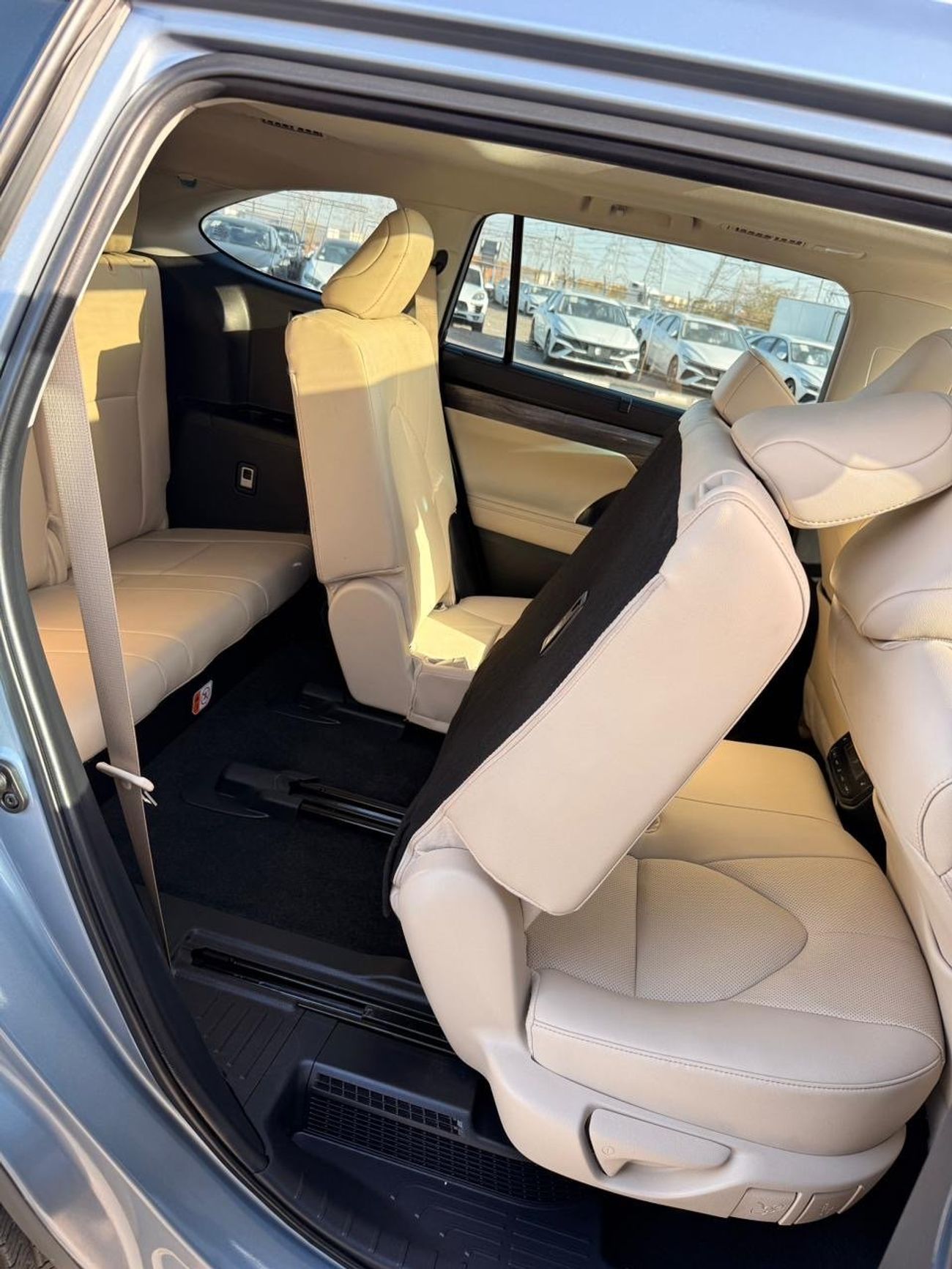 تويوتا هايلاندر Hybrid Platinum 2.5L // panoramic, 360 Camera // head up display full option 2024