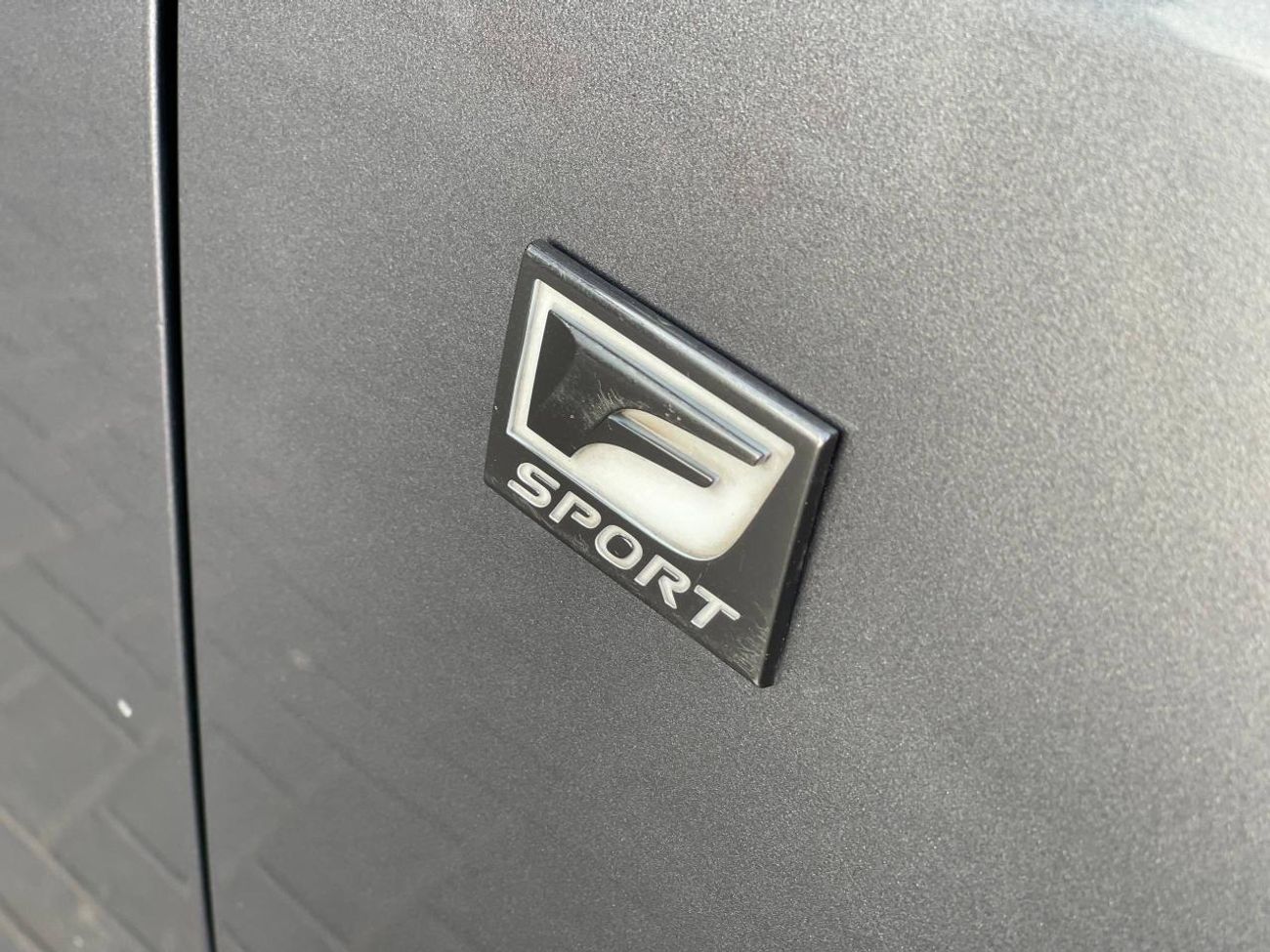 لكزس RC 350 F-SPORT / محرك V6 سعة 3.5 لتر / لوحة عدادات كهربائية / استهلاك منخفض للموارد / مقاعد مبردة / بحالة م