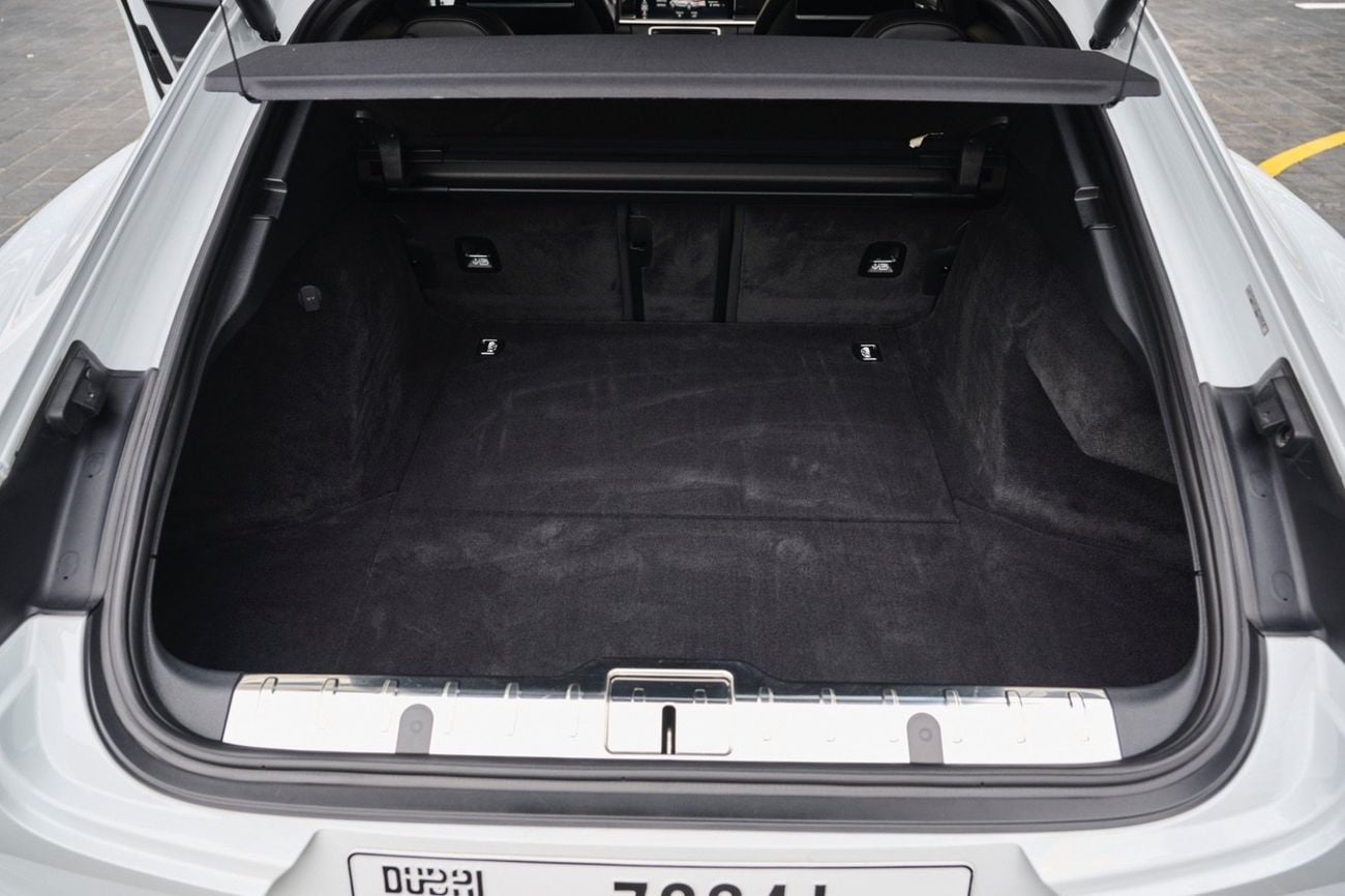 Porsche Panamera Turbo 4.0L AWD