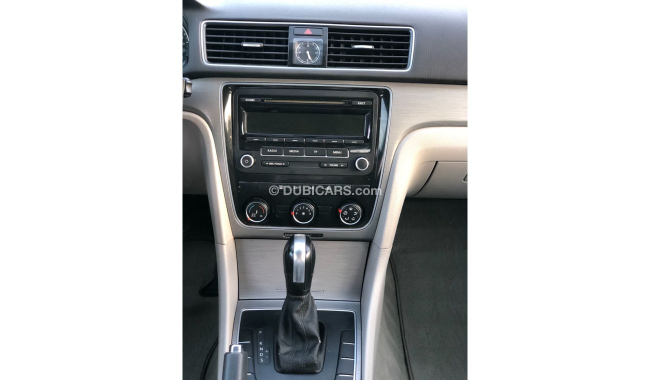 Volkswagen Passat MODEL 2014 GCC CAR PERFECT CONDITION INSIDE AND OUTSIDE