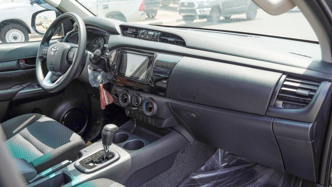 تويوتا هيلوكس GLX 2.4L Double Cab Utility