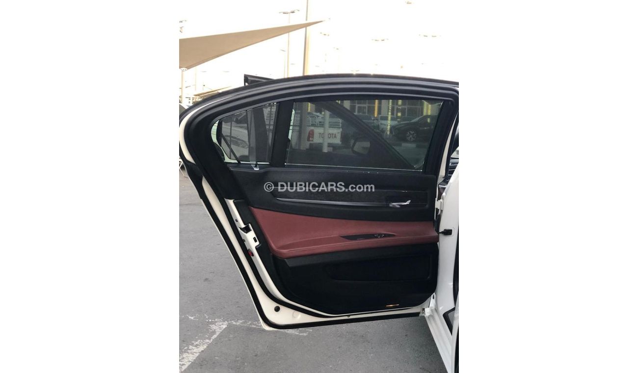 BMW 750Li BMW 750 model 2010 GCC car prefect condition full option low mileage sun roof leather seats back cam