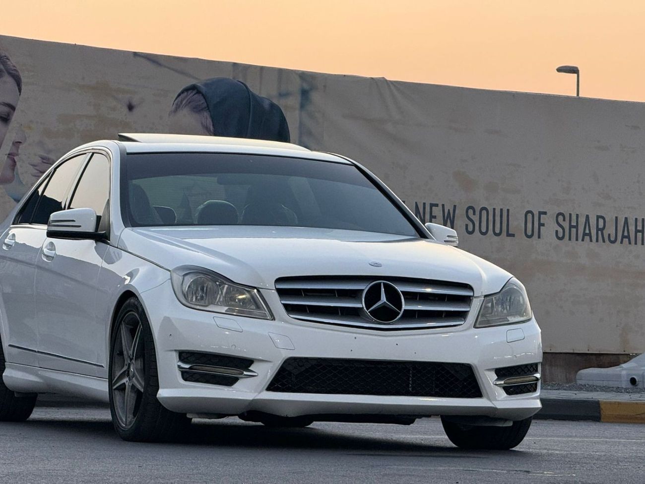 Mercedes-Benz C 300 Luxury 3.0L In excellent condition and requires no expenses