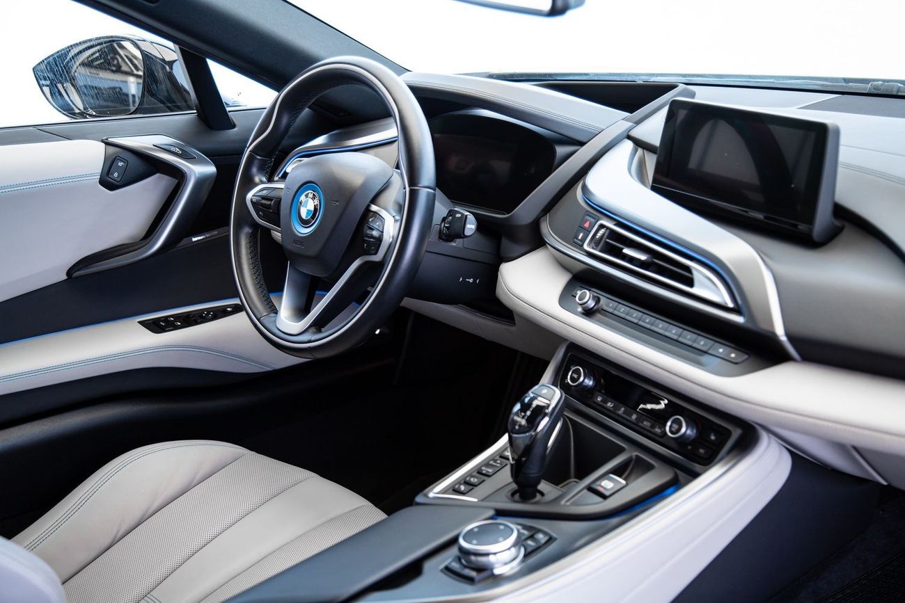 بي أم دبليو i8 Std