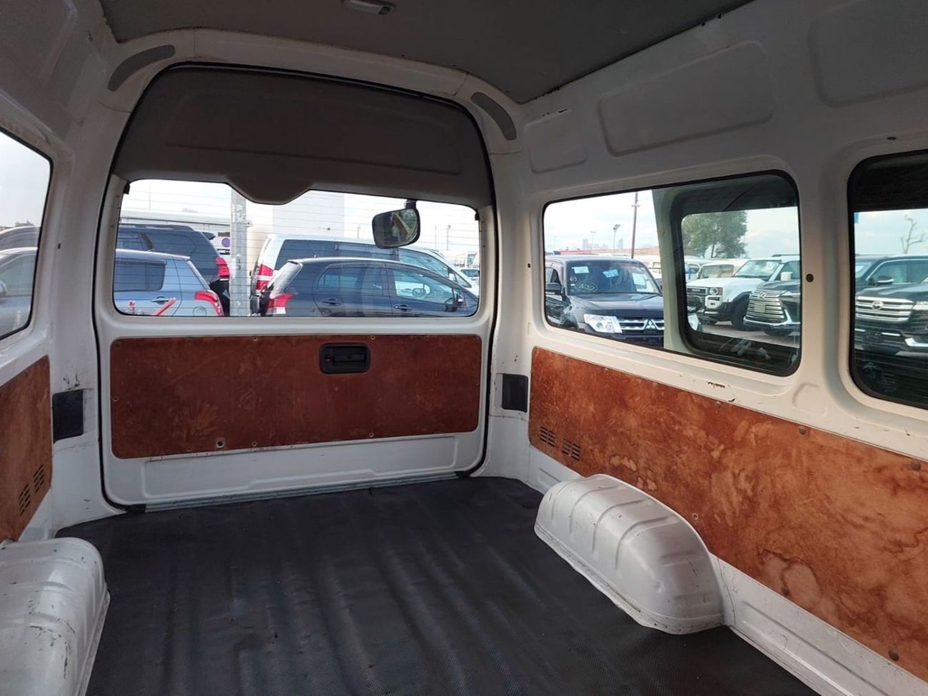 تويوتا هاياس TOYOTA HIACE VAN RHD 2015 MODEL 3.0 L DIESEL AUTOMATIC(PM16208)
