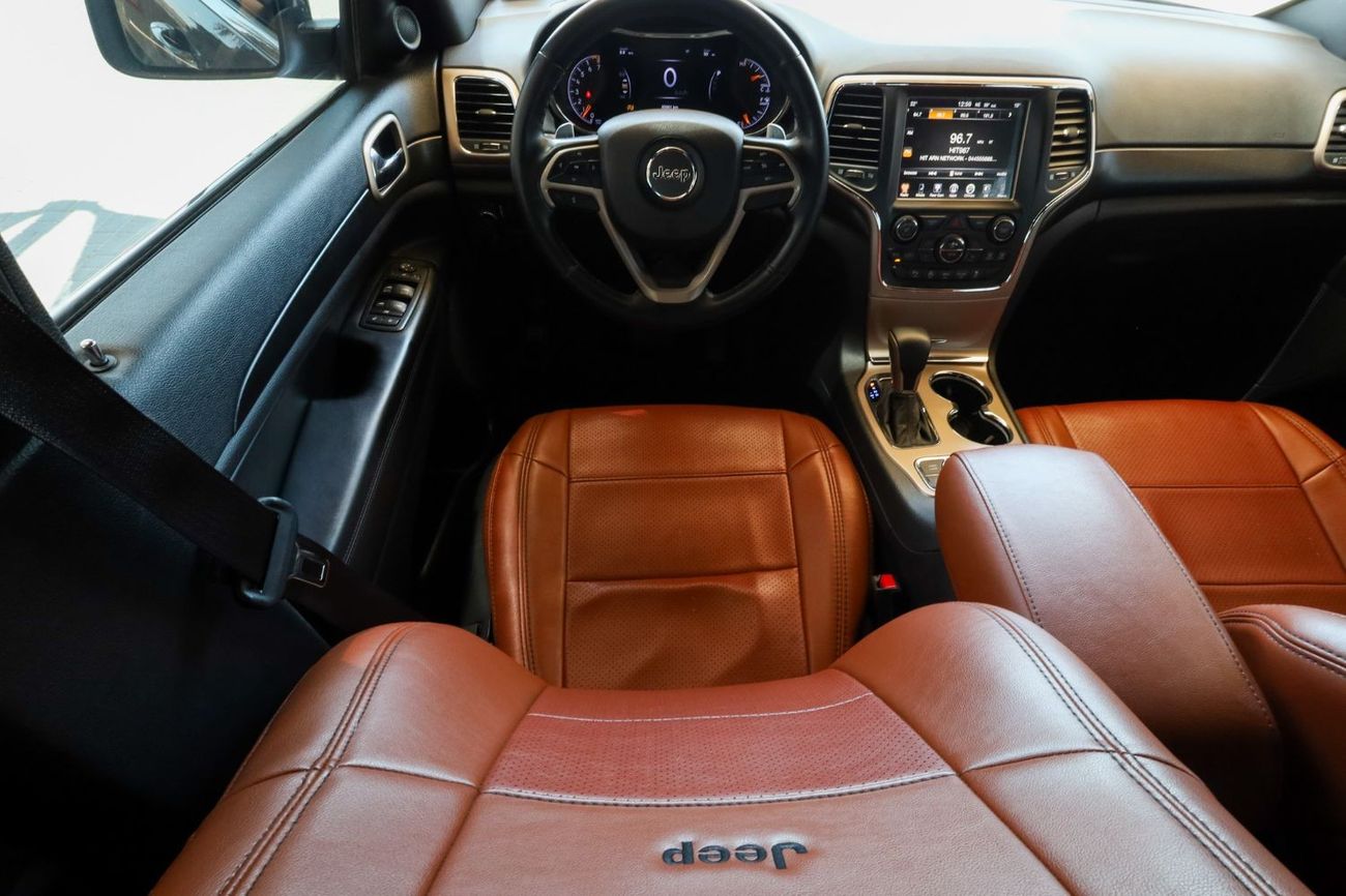 جيب جراند شيروكي Jeep Grand Cherokee Laredo 2017 GCC under Warranty with Flexible Down-Payment/ Flood Free.