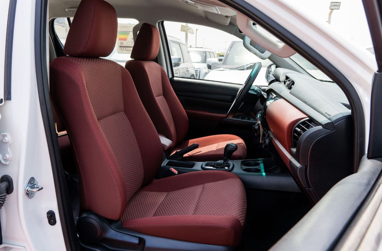 تويوتا هيلوكس 2025 Toyota Hilux DLX 2.7L AT Petrol (White)