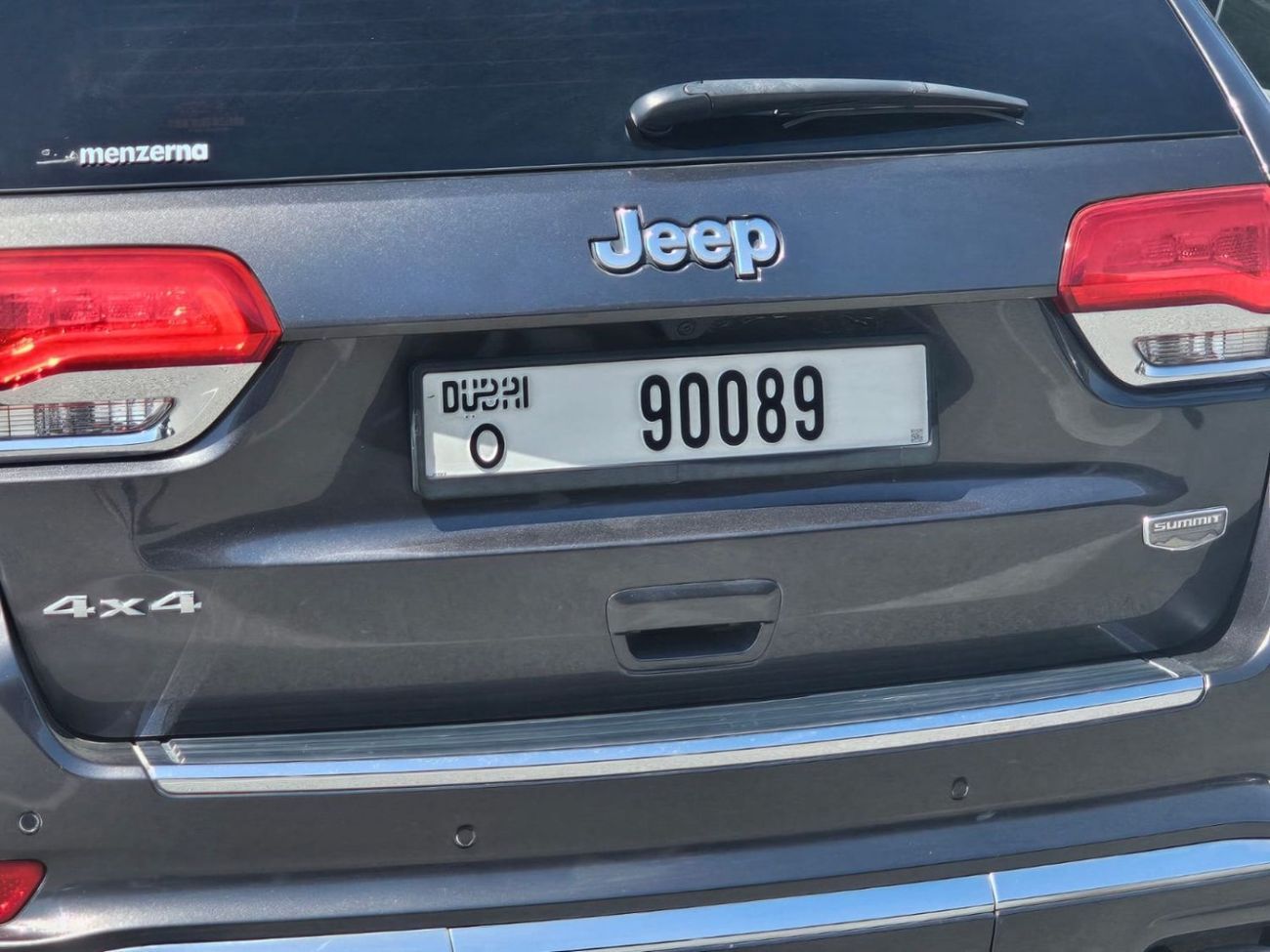 Jeep Cherokee Jeep Cherokee Summit 2019   5.7L  8 cylinder