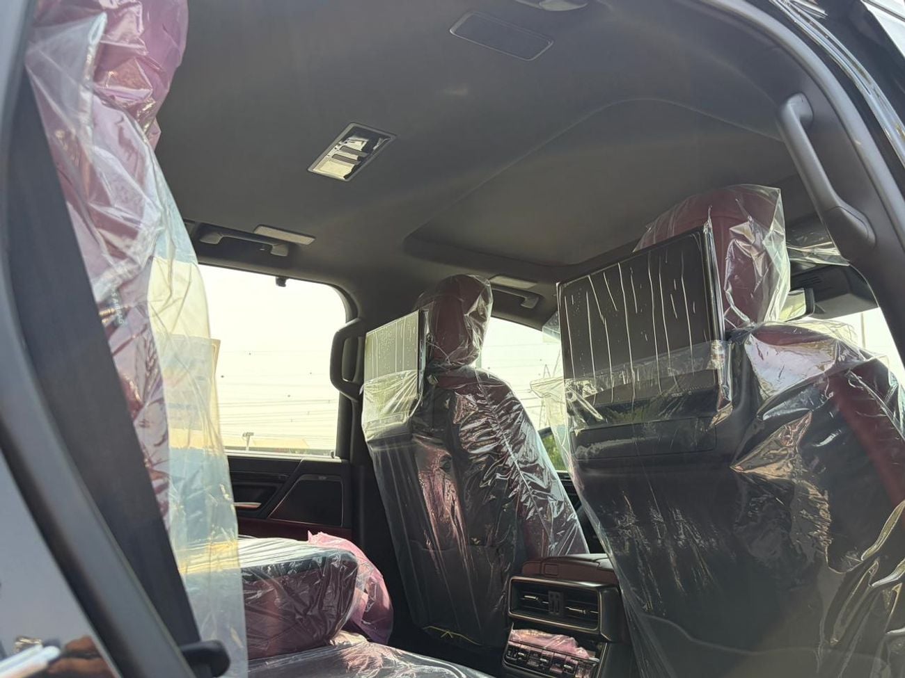 لكزس LX 700h SIGNATURE لكزس LX700H سيجنتشر || نظام ركن آلي | محرك هجين V6 سعة 3.5 لتر | كاميرا 360 درجة | فتحة سقف | مقاعد
