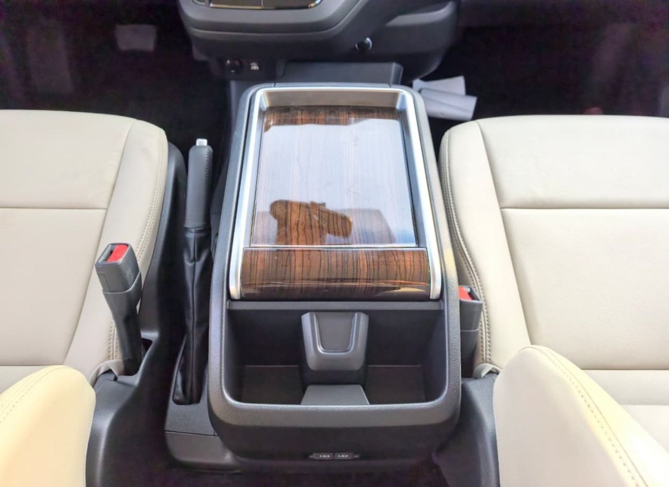 Toyota Granvia 3.5L Premium