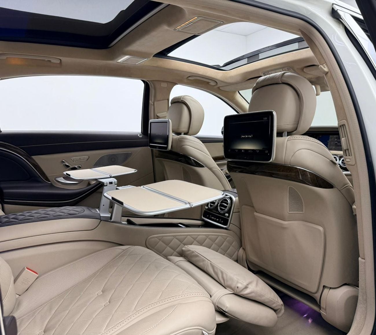 Mercedes Maybach S650 Maybach 2015 Mercedes Maybach S650, Service History, Fully Loaded, Excellent Condition, GCC
