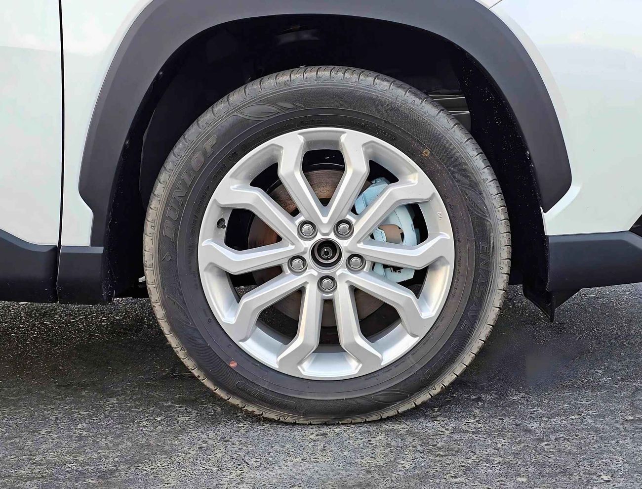 Toyota Frontlander LEAD VERSION / 2.0L V4 HYBRID / DVD / SUNROOF (CODE # 68080)