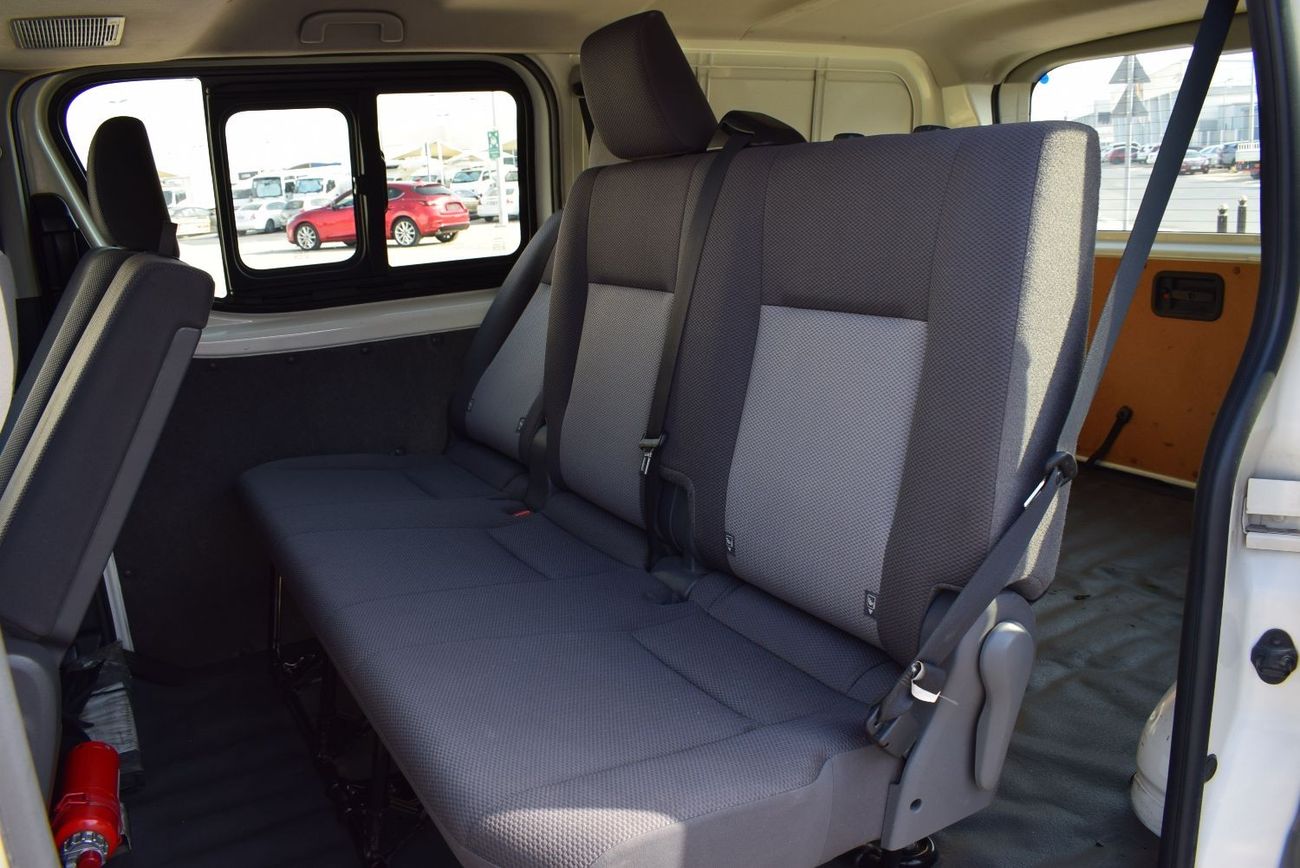 Toyota Hiace GL - Standard Roof Toyota Hiace 3.5 Ltr 6 seater van, model:2020. Excellent condition