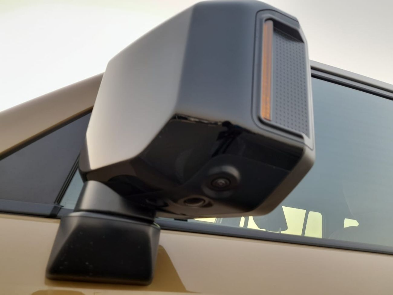 Toyota Prado Right-Hand drive Adventure diesel Auto 7 seater Full options sunroof coolbox two-tone colours