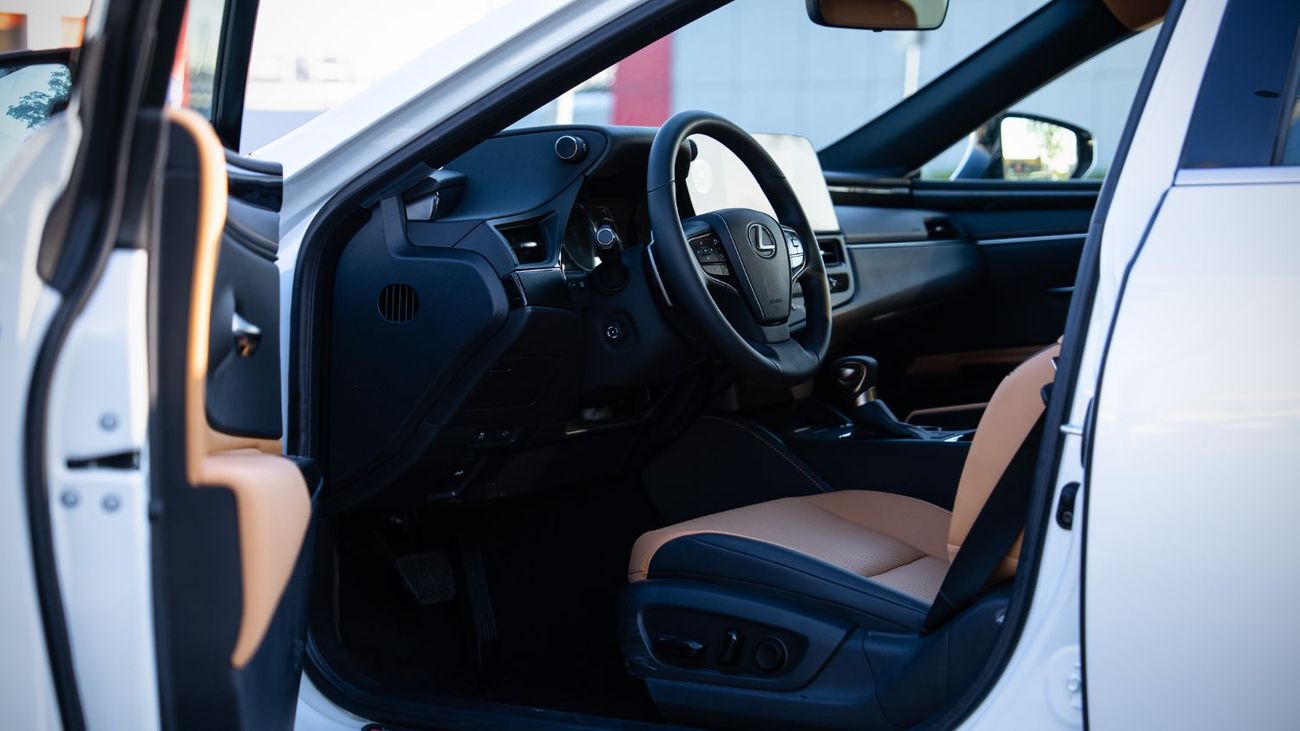 لكزس ES 350 Prime 2.5L - Sonic Quartz Inside Hazel | Export Only