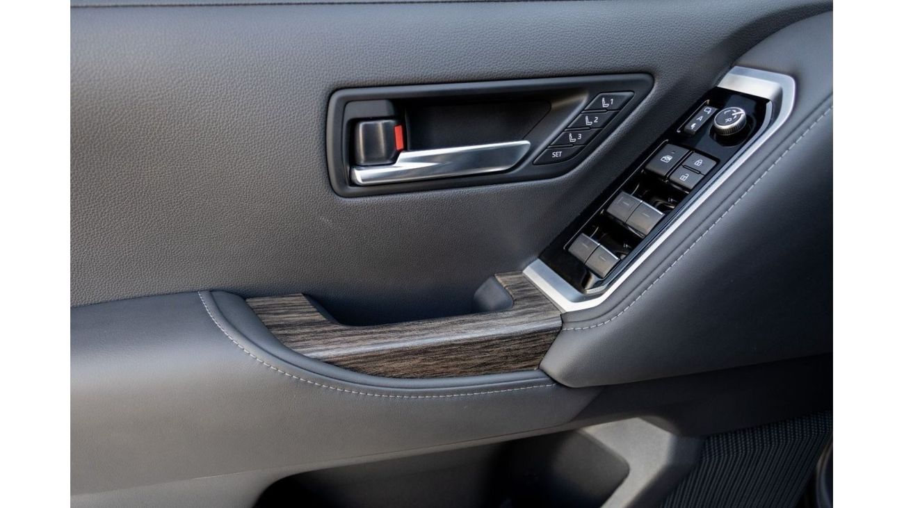 Toyota Land Cruiser Toyota Land Cruiser VXR 2024 GCC under Agency Warranty and Service Contract with Flexible Down-Payme