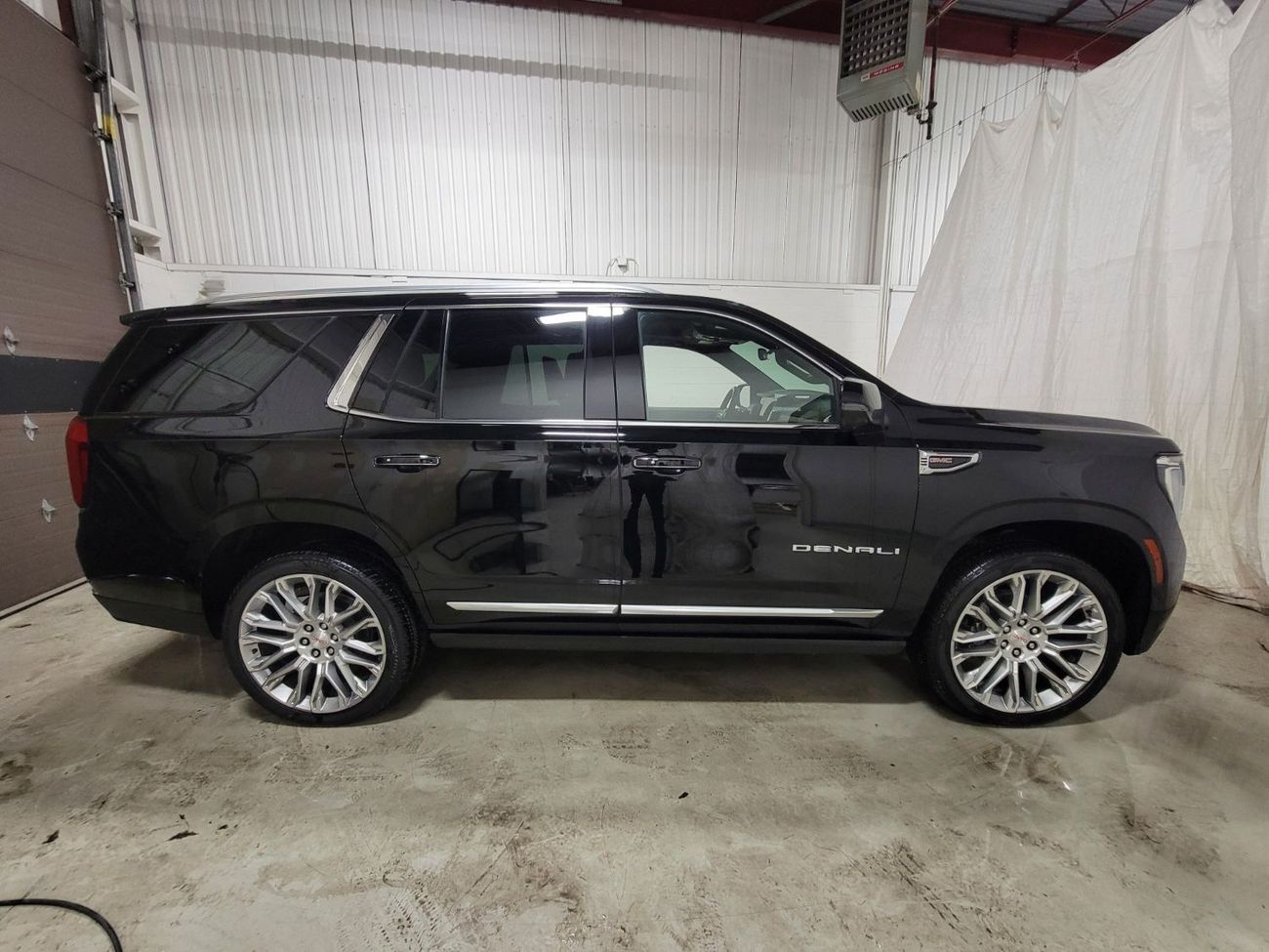 جي أم سي يوكون Denali With Captain Seats  6.2L Brand New