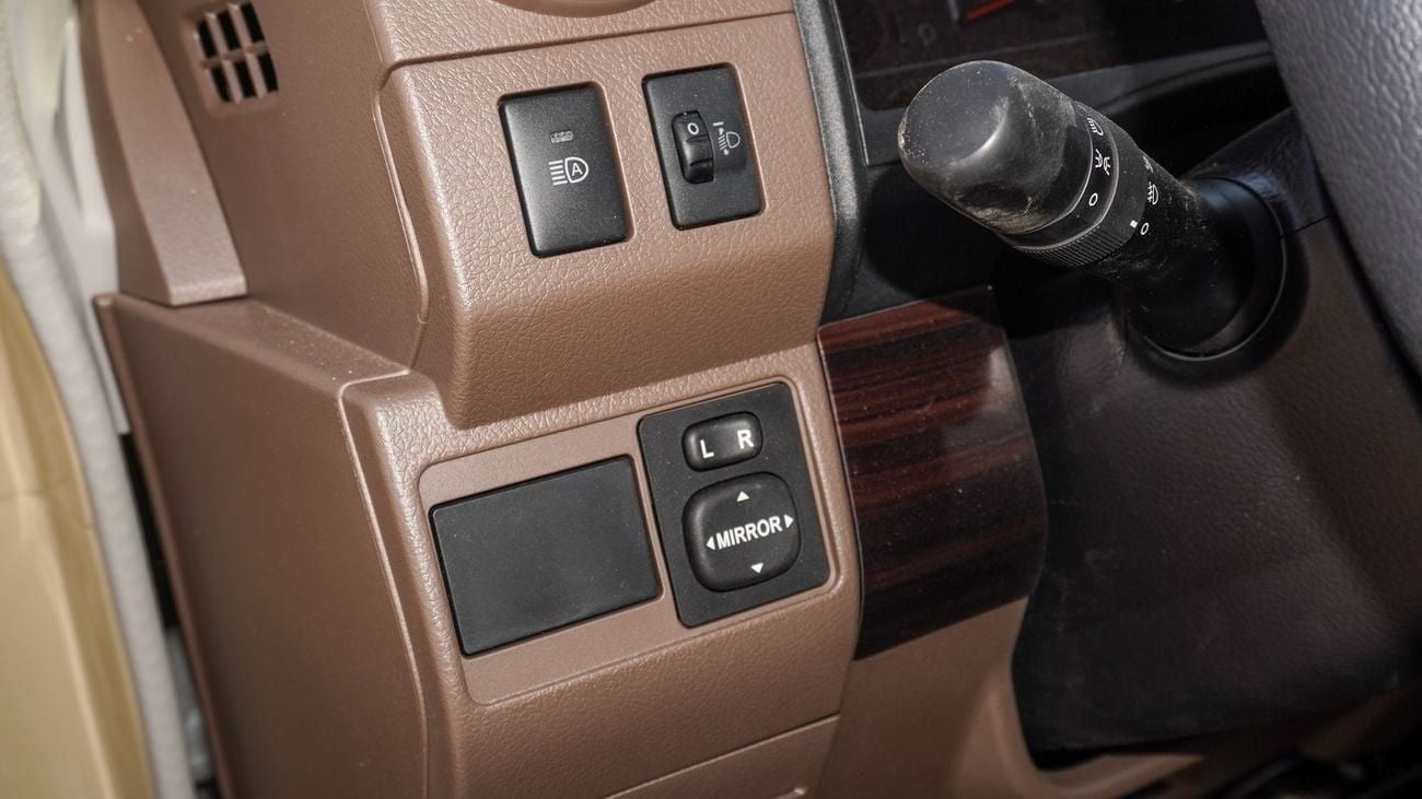 تويوتا لاند كروزر بيك آب Std 4.0L Single Cab Utility 4WD