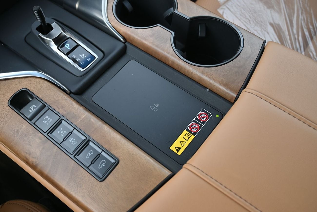 لكزس LX 700h Lexus LX700h Signature 3.5L Twin-Turbo + Hybrid V6, Model 2025, Color Green inside Tan
