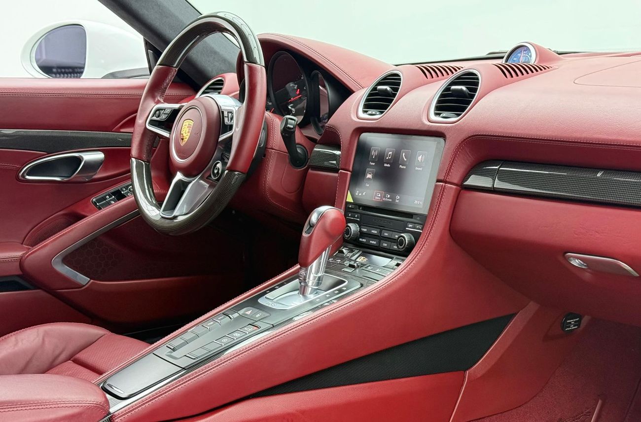 Porsche 718 Cayman GTS 2.5L 2018 Porsche 718 Cayman GTS, Warranty, Full Service History, Excellent Condition, GCC