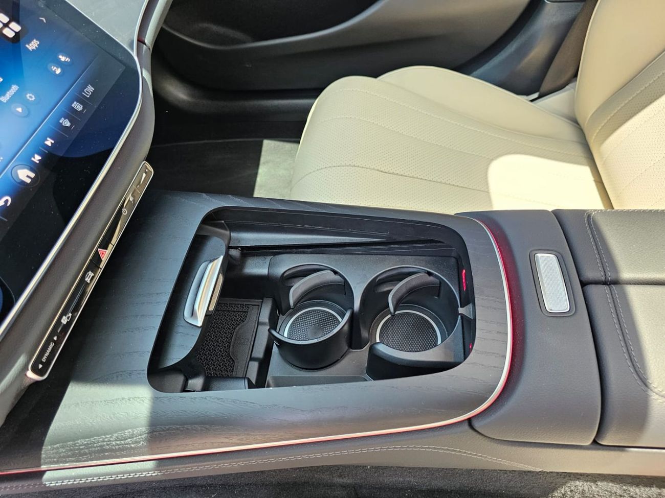 مرسيدس بنز E200 2.0L