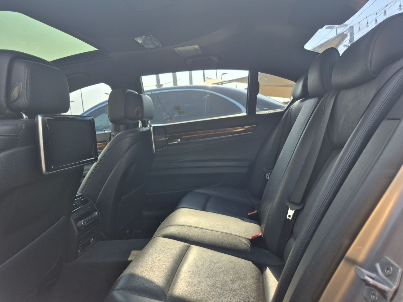 بي أم دبليو 730Li Executive 4.0L (5 Door)