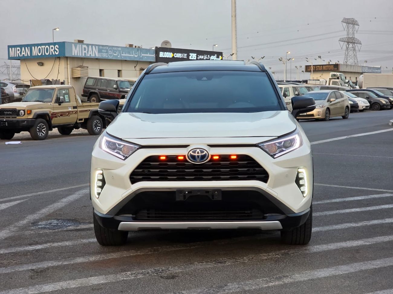 Toyota RAV4 2020 XSE hybrid Sunroof , 4x4 , Push button and original leather