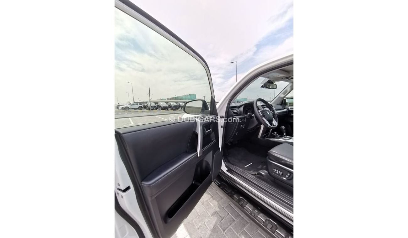 Toyota 4Runner Toyota 4Runner - 2022- White