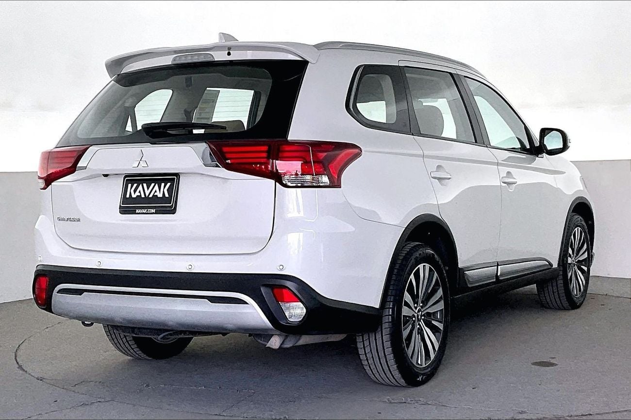 ميتسوبيشي آوتلاندر 2.5 GLX AUTO 4WD 7SEAT ML FABRIC SEATS | شامل الضمان | 0 ﺪﻔﻋﺓ ﺃﻮﻟﻯ
