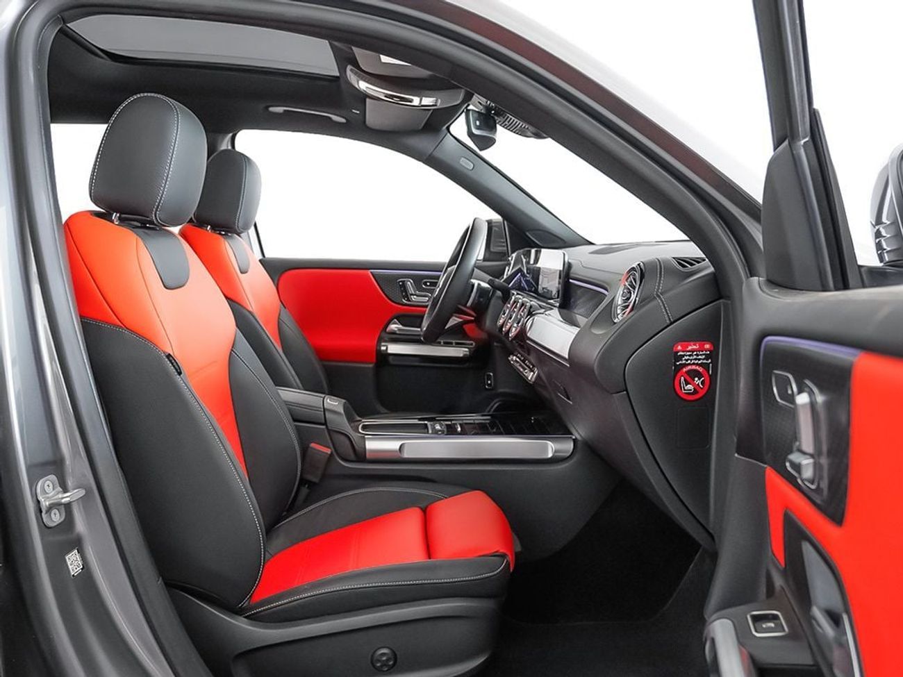 مرسيدس بنز GLB 250 Premium 2.0L (5 Seater)