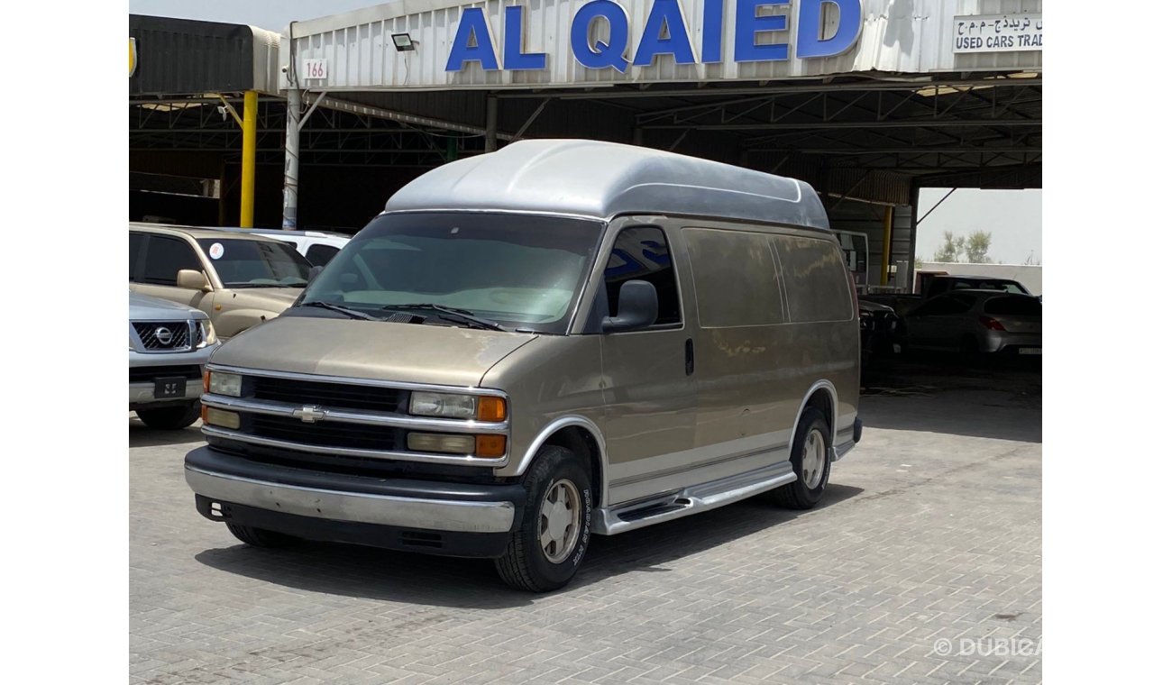 Chevrolet Express 2001 model american 8 cylinder