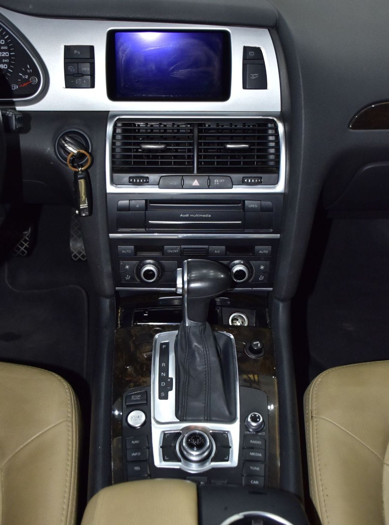 Audi Q7 EXCELLENT DEAL for our Audi Q7 S-Line 40TFSi Quattro ( 2015 Model ) in White Color GCC Specs