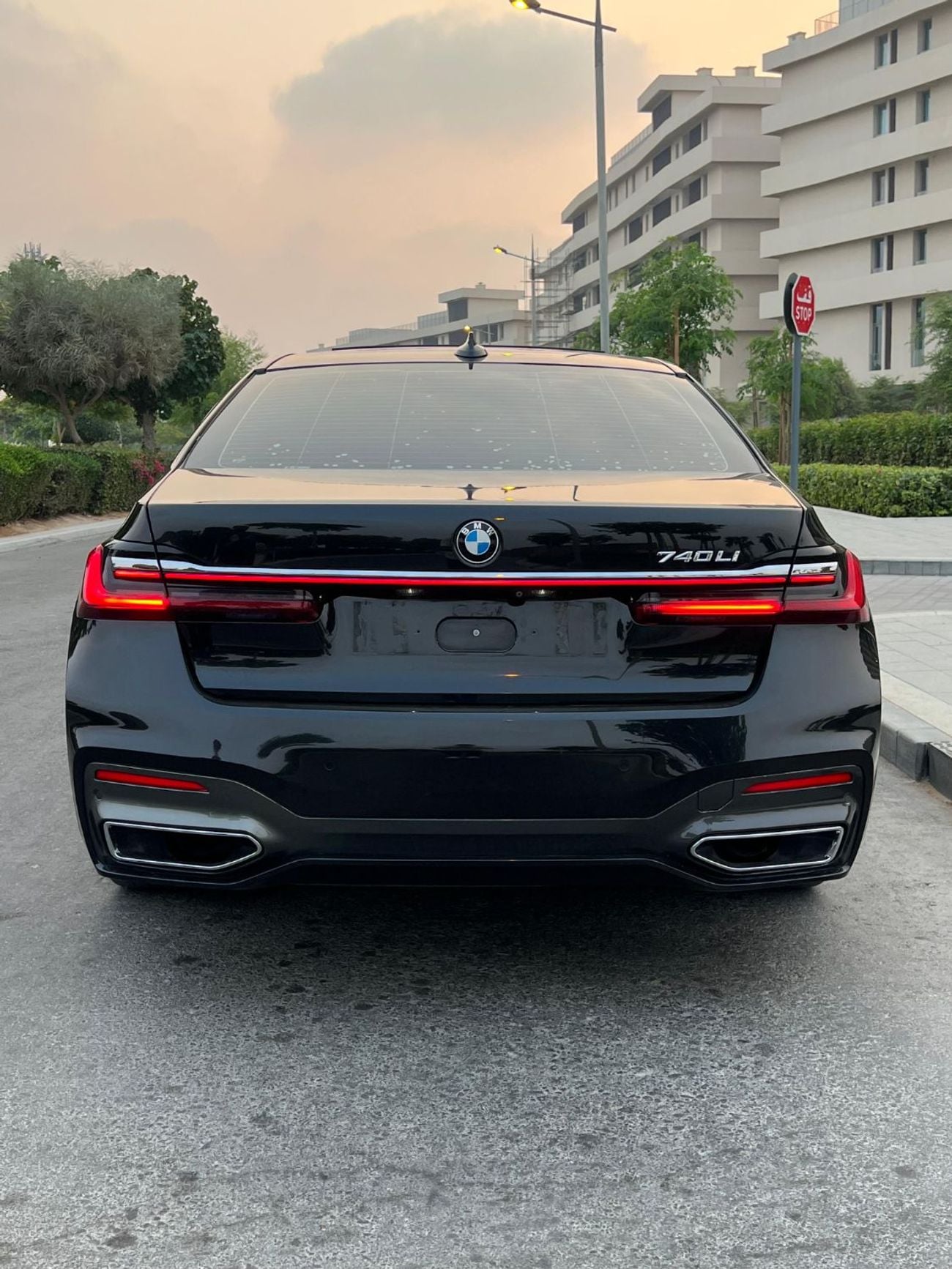BMW 740i