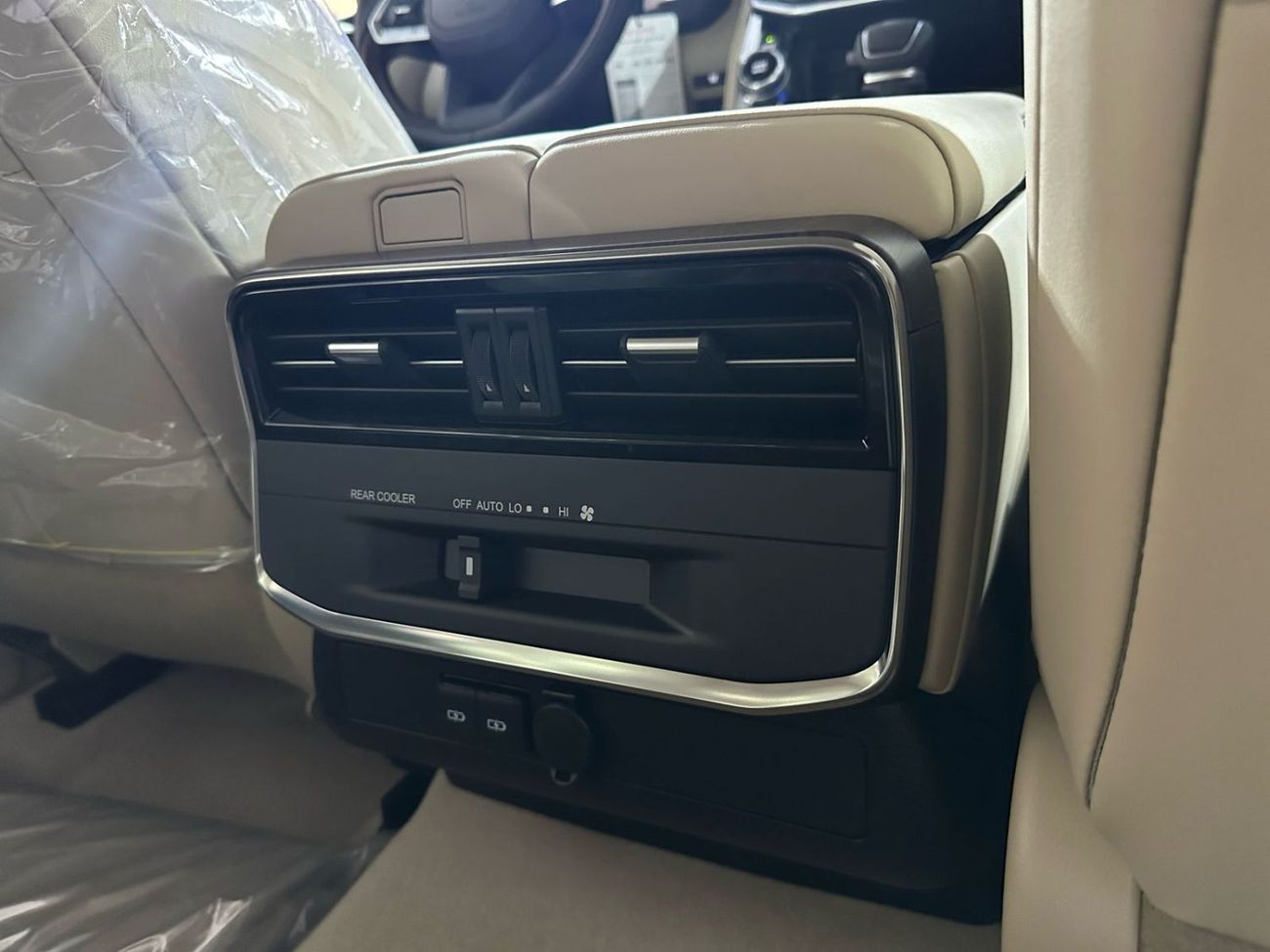 تويوتا لاند كروزر GXR3 3.5L FULL WITH JBL AND BIG KIT