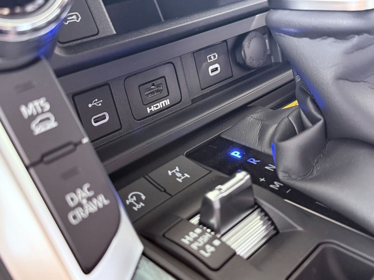 Toyota Land Cruiser 2026 TOYOTA LAND CRUISER 300 VXR 3.5 HYBRID HEV **EXPORT ONLY**التصدير فقط خارج الخليج***