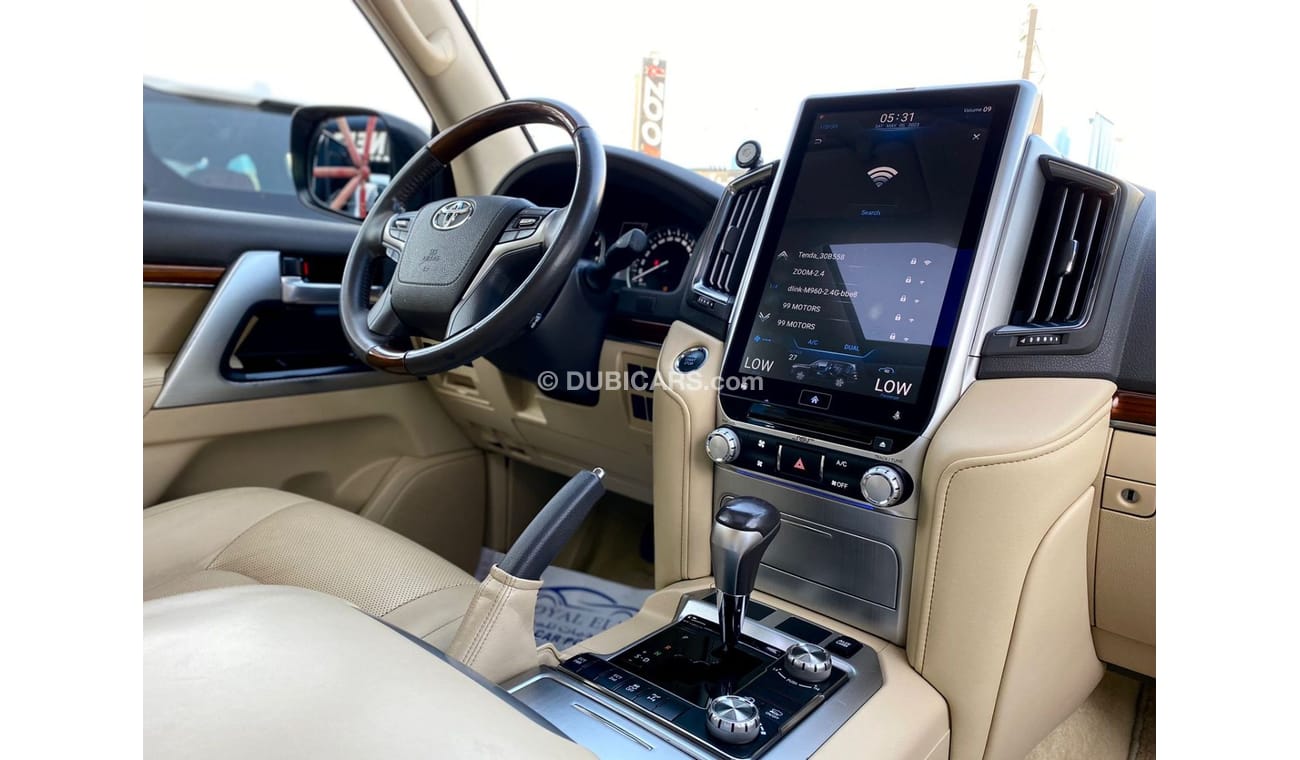 Toyota Land Cruiser GXR V8 5.7