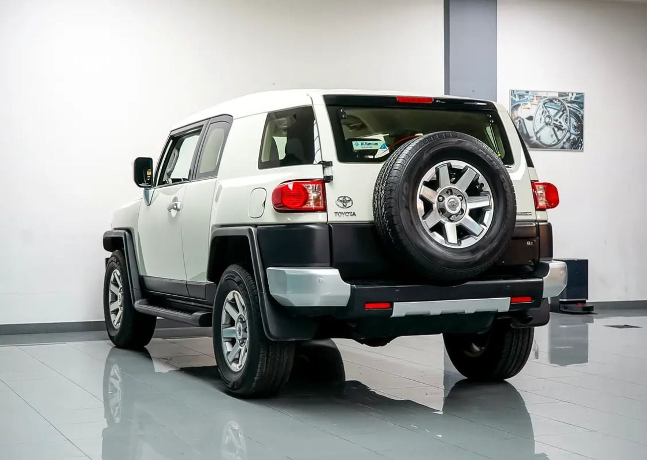 تويوتا إف جي كروزر GXR | GCC Specs | Low Mileage | Under Warranty