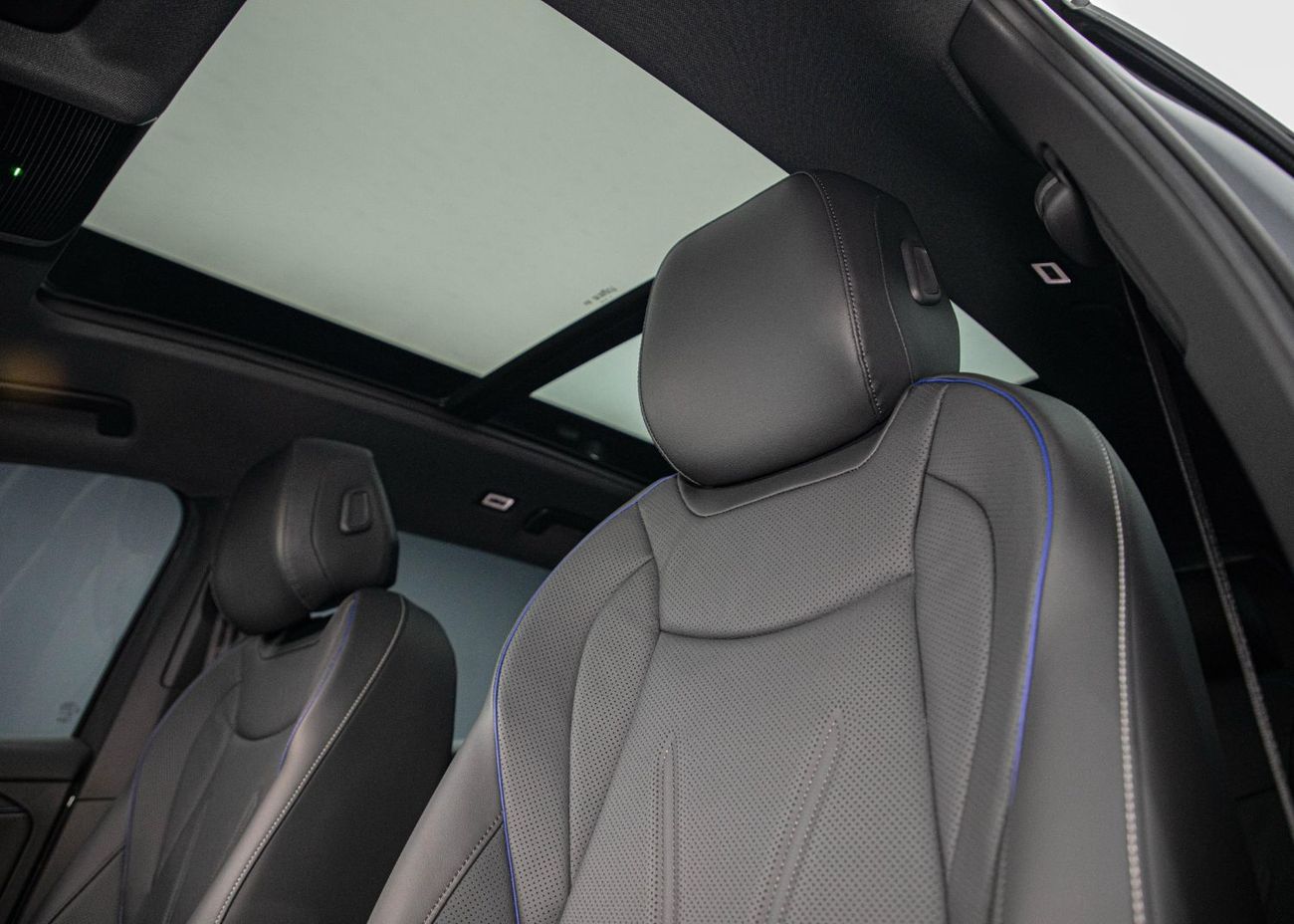 Volkswagen Tiguan R-Line 2.0L 2,195x60 • 20% DP • 2025 Volkswagen Tiguan R-Line Black Edition • VW Warranty + Service 