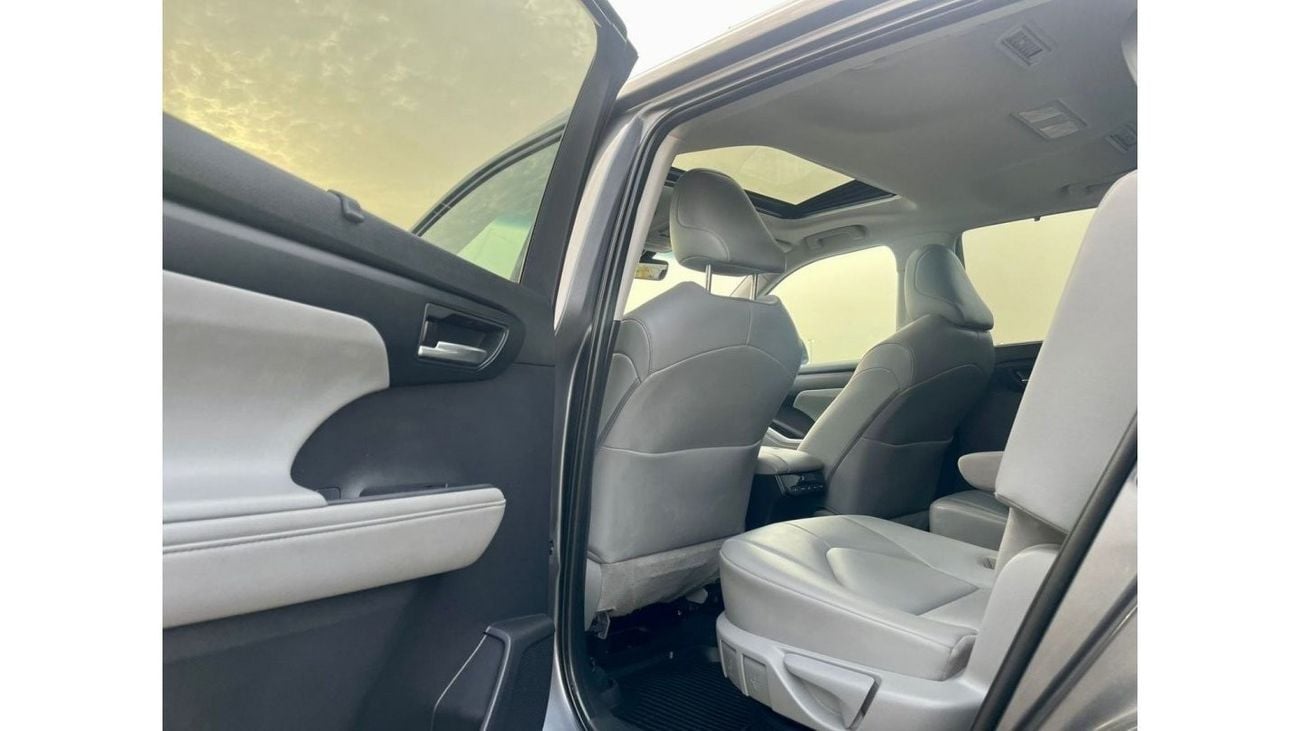 Toyota Highlander 2021 Toyota Highlander XLE hybrid Fuel - 2.5L V4 - Full Option - 4x4 AWD - 27,500 Mileage