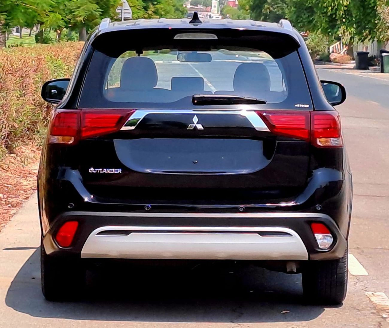 Mitsubishi Outlander GLX High 2.4L 899-Monthly l GCC l Cruise, Camera, 4X4 l Accident Free