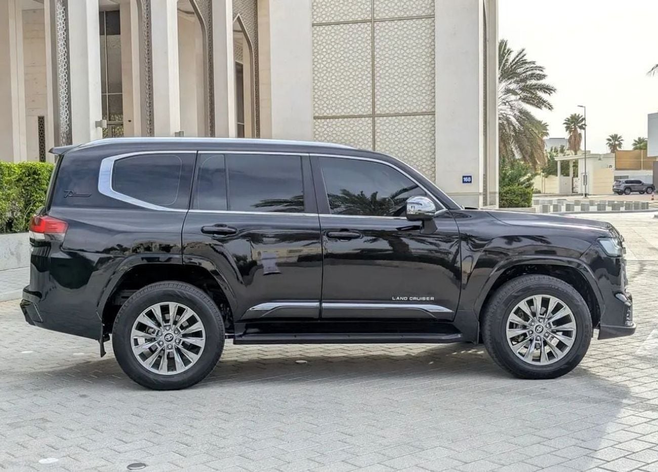 تويوتا لاند كروزر Toyota landcruise GXR 2022MODEL 4.0L v6 petrol Engine 299HP colour Black push start Transmission Aut