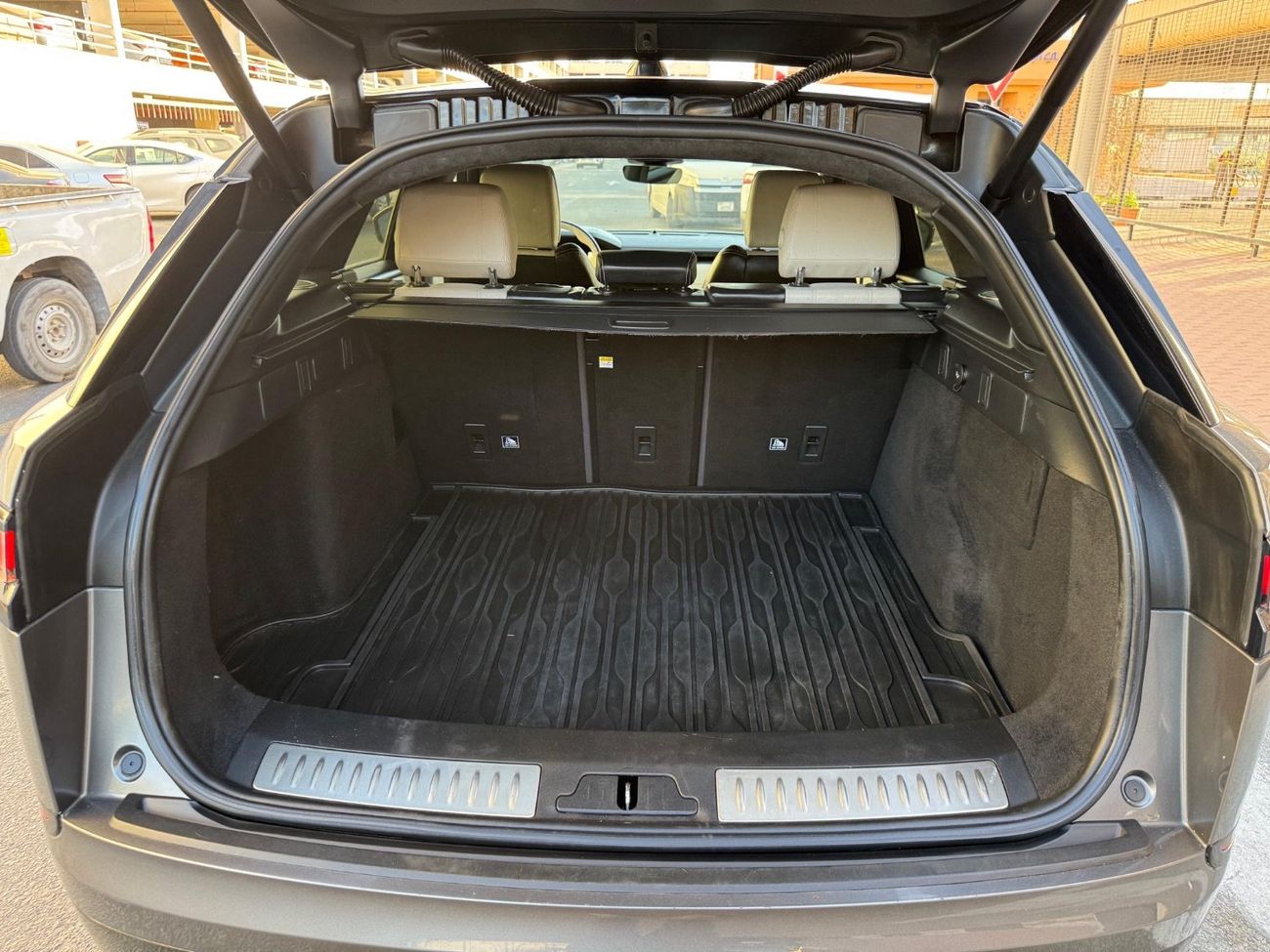 Land Rover Range Rover Velar 2018 P380 R-Dynamic HSE 3.0L 340HP CANADA IMPORTED