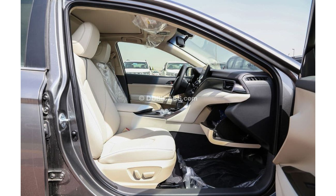 تويوتا كامري 2.5L GLE PET A/T - 23YM -  w/SUNRF - SIL_BEIG (EXPORT OFFER)