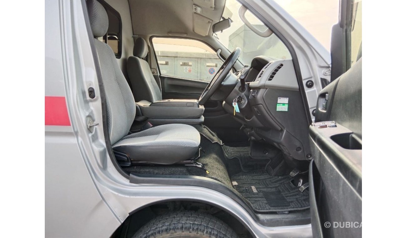 Toyota Hiace TOYOTA HIACE AMBULANCE RIGHT HAND DRIVE  (PM1562)