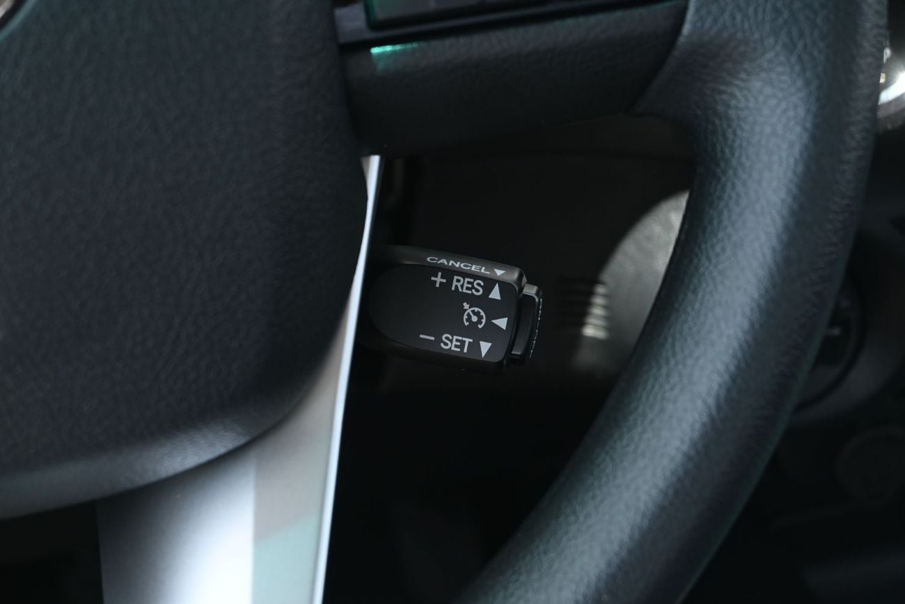 تويوتا هيلوكس Toyota Hilux SR5 GLXS 2.7L Petrol, Automatic 4WD, Model 2025, Color White