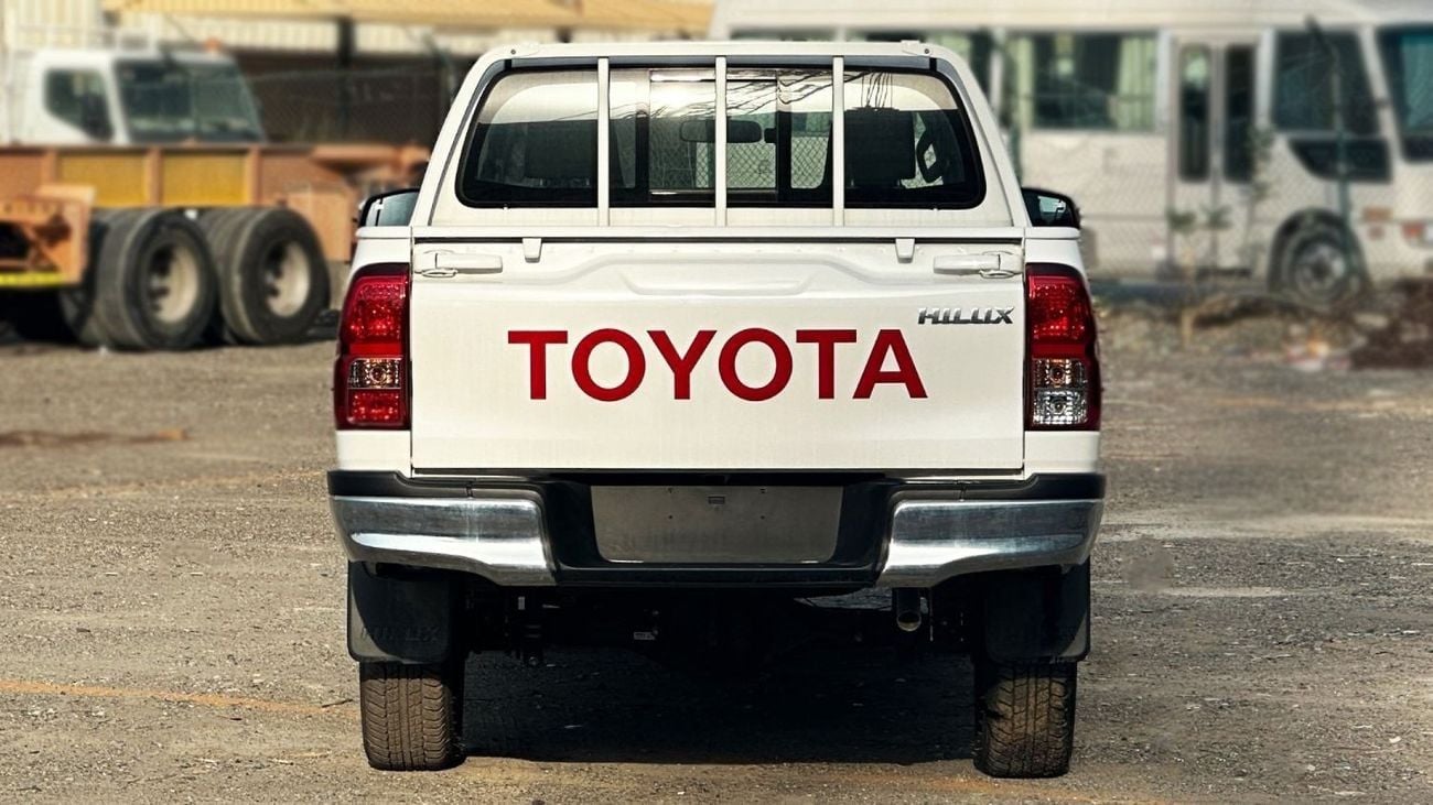 Toyota Hilux GL Toyota Hilux 2.7 petrol Manuel 2025 basic option four wheels