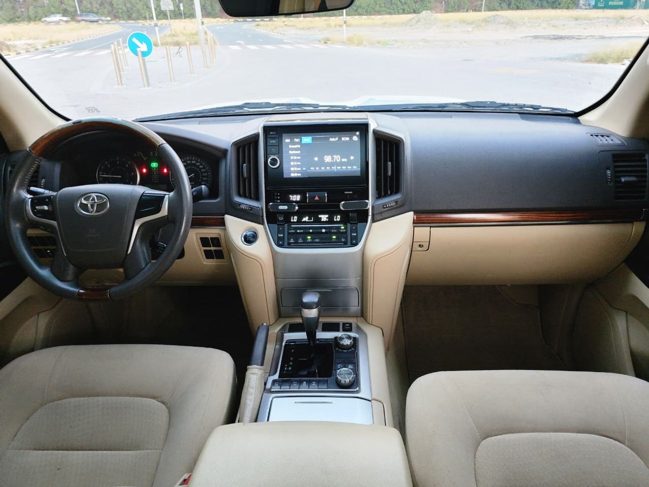 Toyota Land Cruiser GXR .DIESEL FULL OPTION