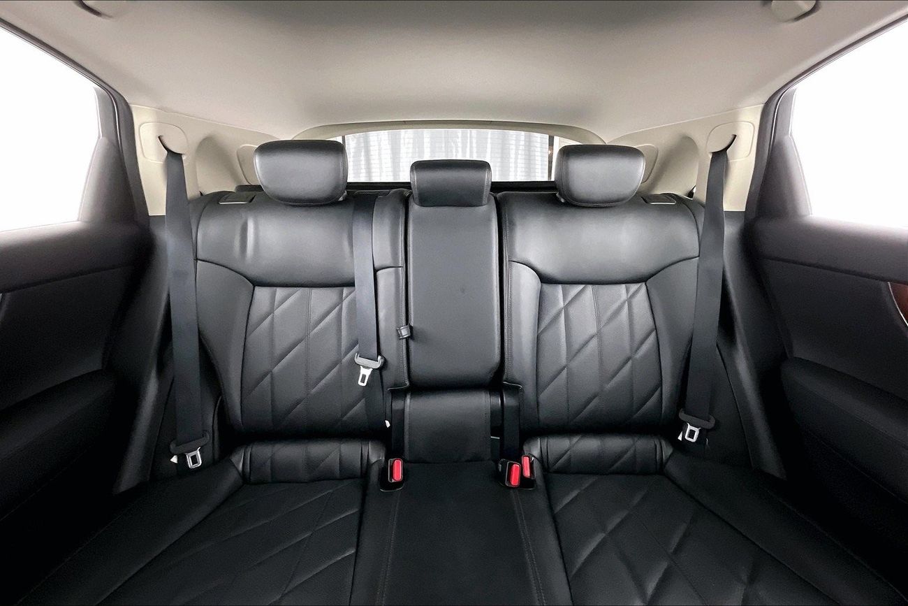 Infiniti QX70 Luxury / Luxe Sensory