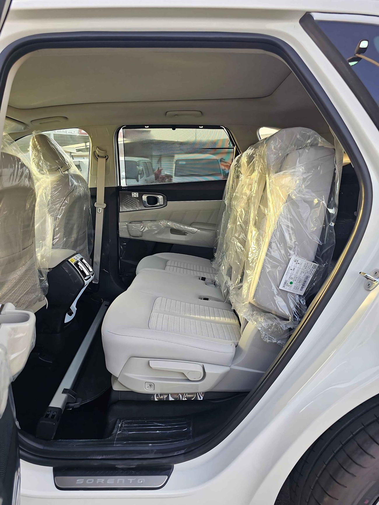 Kia Sorento 2.5 Petrol, Driver Power Seat, Panoramic Roof, 4WD, Full Option (CODE# 68052)